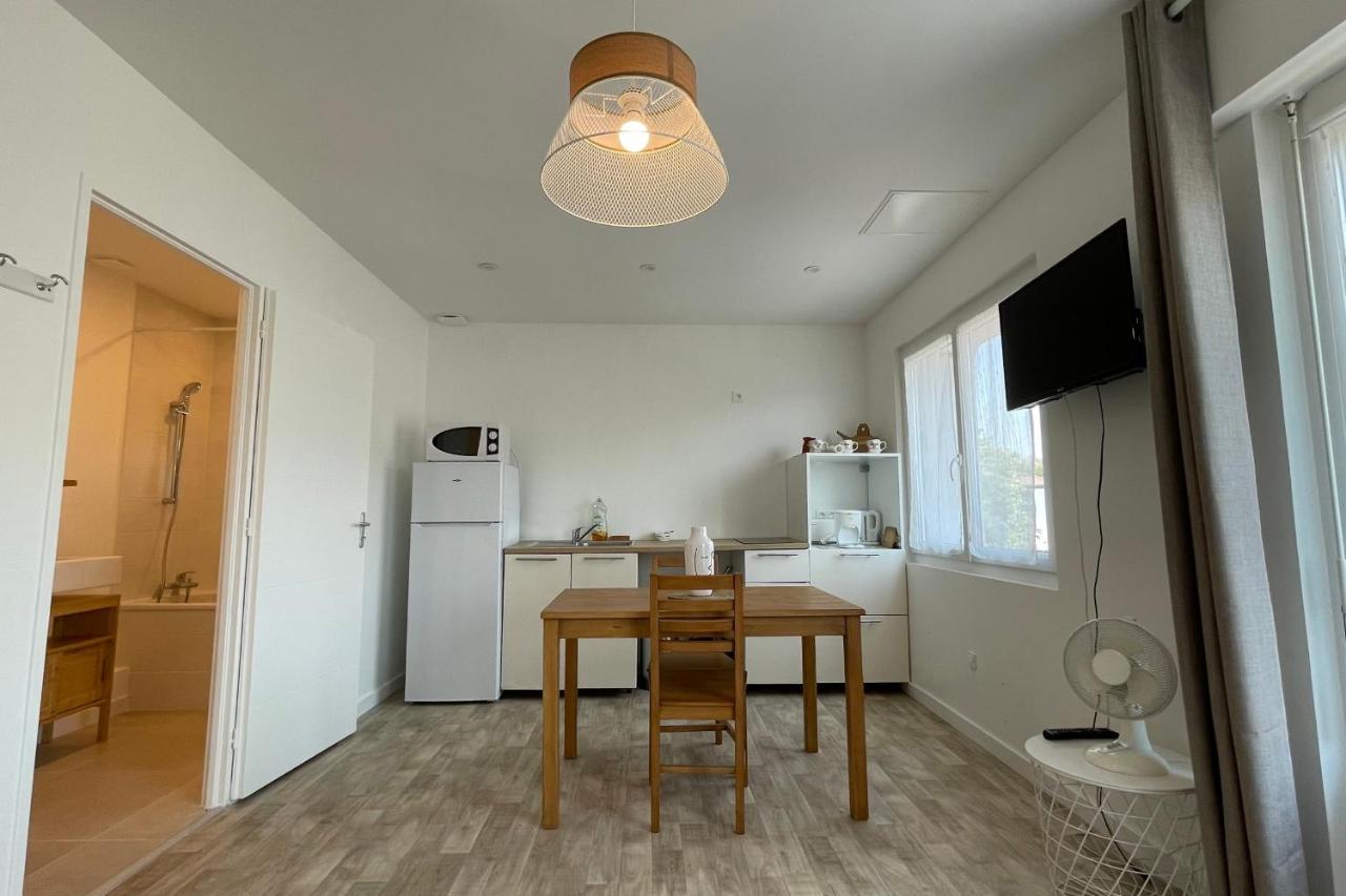 Le Bout Du Lac Studio Renove Avec Balcon Et Vue Sur La Montagne Annecy Kültér fotó